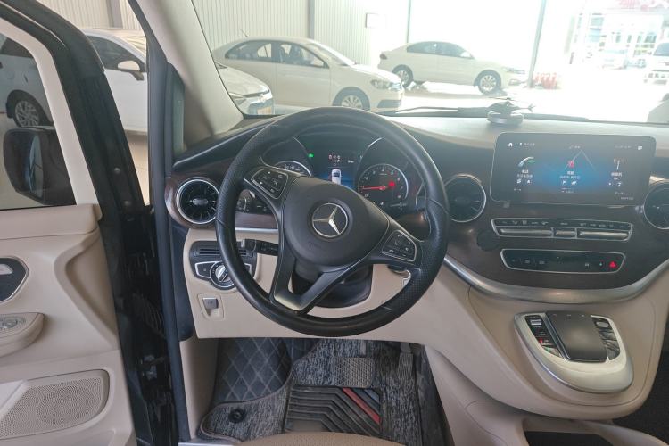 Used Mercedes-Benz V-Class 2020 V 260 Avantgarde Edition Steering Wheel