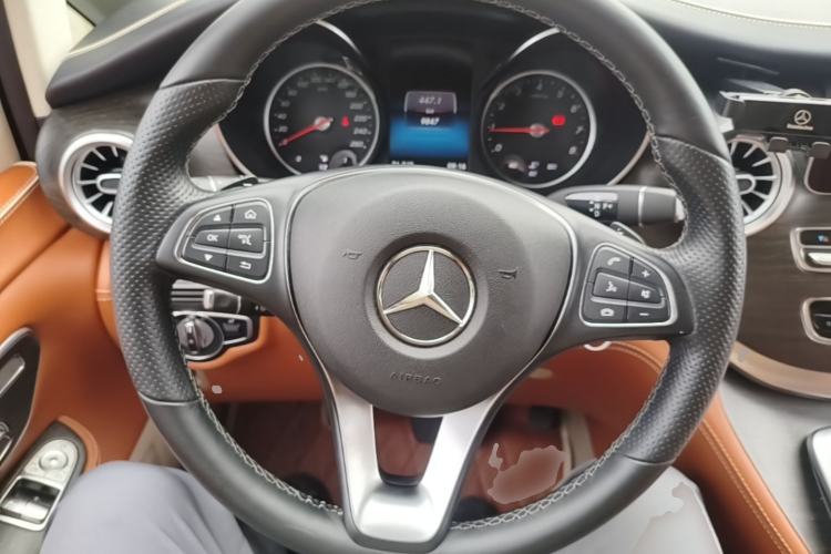 Used Mercedes-Benz V-Class 2020 V 260 Avantgarde Edition Steering Wheel