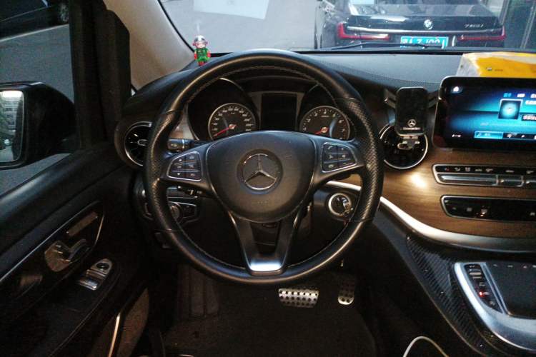 Used Mercedes-Benz V-Class 2020 V 260 Prestige Edition Steering Wheel