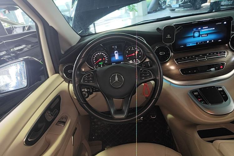 Used Mercedes-Benz V-Class 2020 V 260 Prestige Edition Steering Wheel