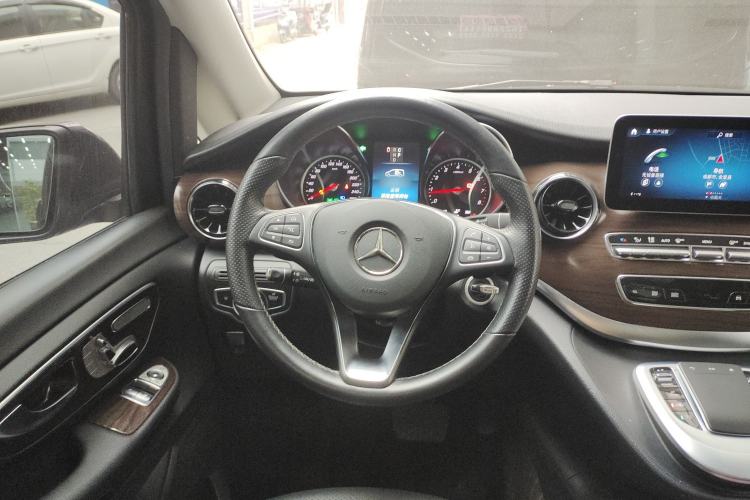 Used Mercedes-Benz V-Class 2020 V 260 Avantgarde Edition Steering Wheel