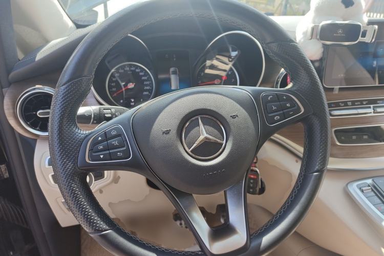 Used Mercedes-Benz V-Class 2020 V 260 Prestige Edition Steering Wheel