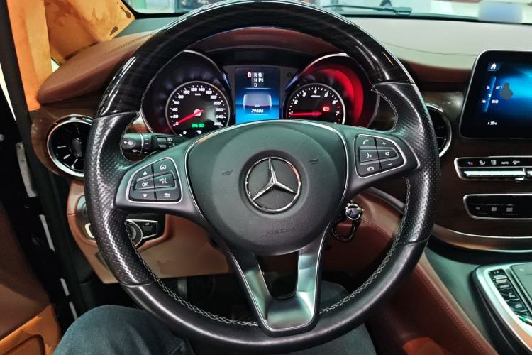 Used Mercedes-Benz V-Class 2020 V 260 Avantgarde Edition Steering Wheel