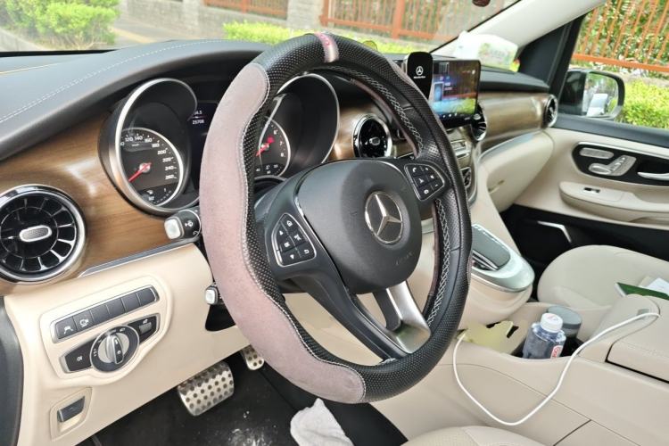 Used Mercedes-Benz V-Class 2020 V 260 Prestige Edition Steering Wheel
