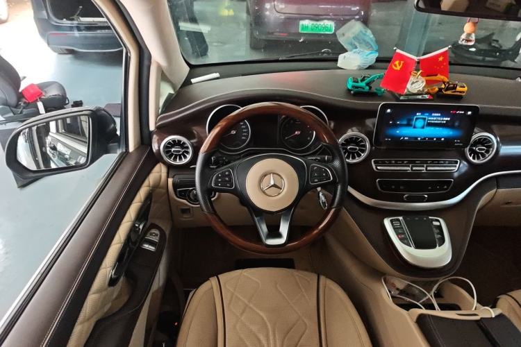 Used Mercedes-Benz V-Class 2020 V 260 Avantgarde Edition Steering Wheel