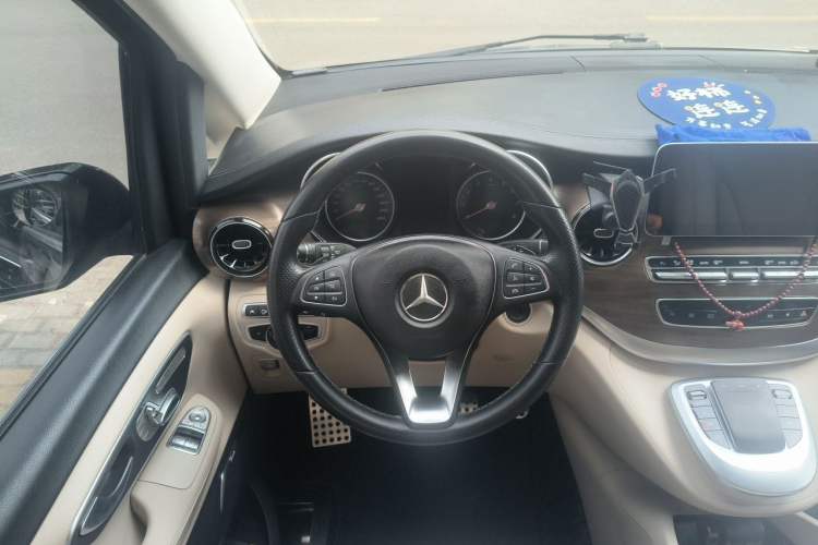 Used Mercedes-Benz V-Class 2020 V 260 Prestige Edition Steering Wheel