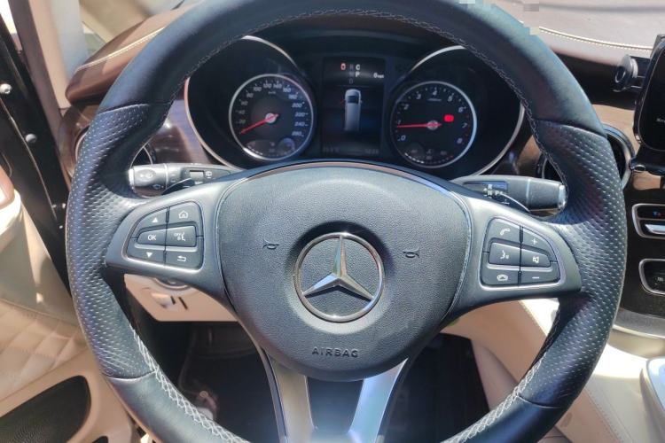 Used Mercedes-Benz V-Class 2020 V 260 Avantgarde Edition Steering Wheel