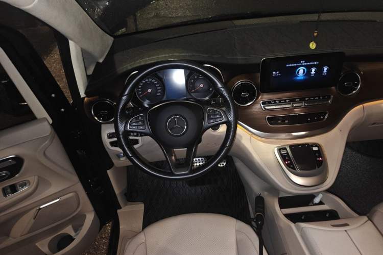 Used Mercedes-Benz V-Class 2020 V 260 Prestige Edition Steering Wheel