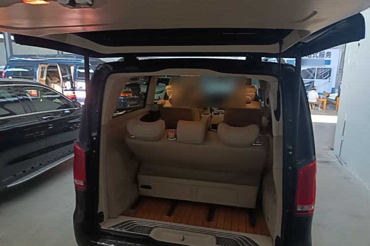 Used Mercedes-Benz V-Class 2020 V 260 L Long-wheelbase Luxury Edition Trunk