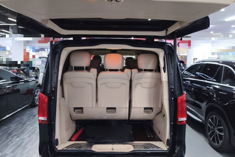 Used Mercedes-Benz V-Class 2020 V 260 Avantgarde Edition Trunk
