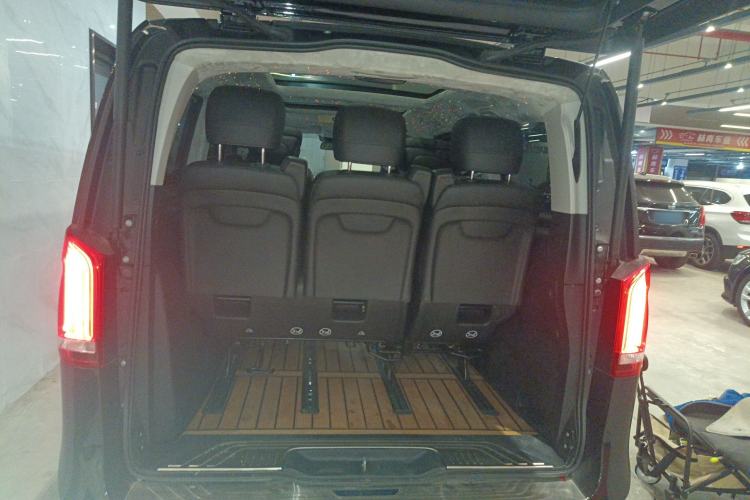 Used Mercedes-Benz V-Class 2020 V 260 Avantgarde Edition Trunk