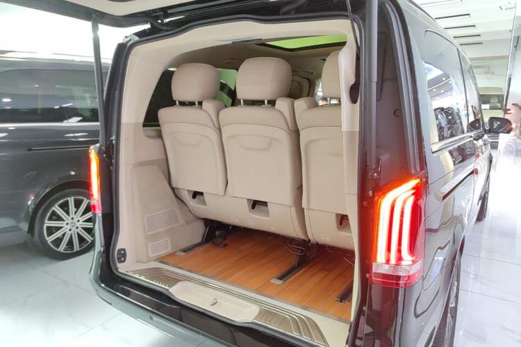 Used Mercedes-Benz V-Class 2020 V 260 Avantgarde Edition Trunk