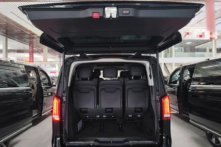 Used Mercedes-Benz V-Class 2020 V 260 Avantgarde Edition Trunk
