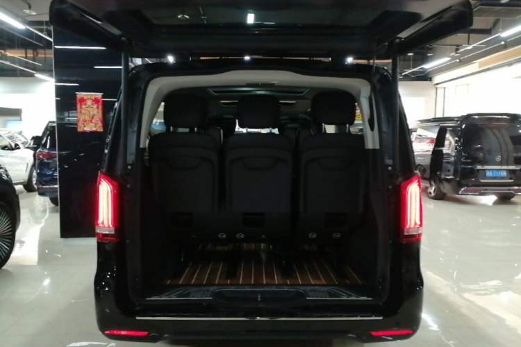 Used Mercedes-Benz V-Class 2020 V 260 L Long-wheelbase Luxury Edition Trunk