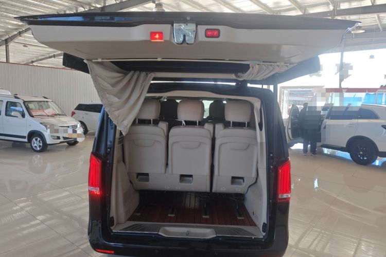 Used Mercedes-Benz V-Class 2020 V 260 Avantgarde Edition Trunk