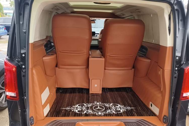 Used Mercedes-Benz V-Class 2020 V 260 Avantgarde Edition Trunk