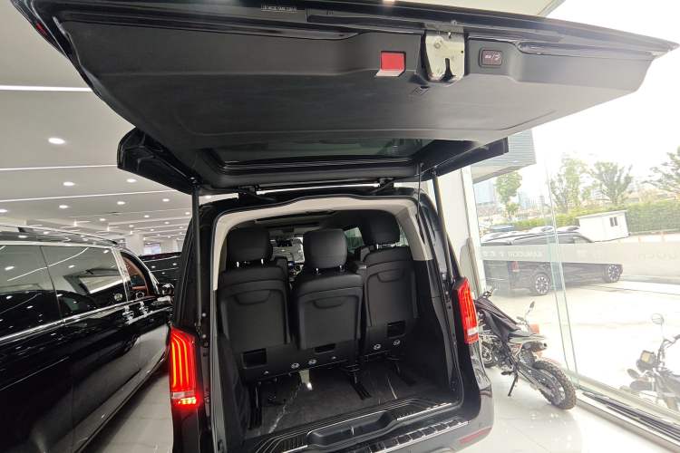 Used Mercedes-Benz V-Class 2020 V 260 L Long-wheelbase Luxury Edition Trunk