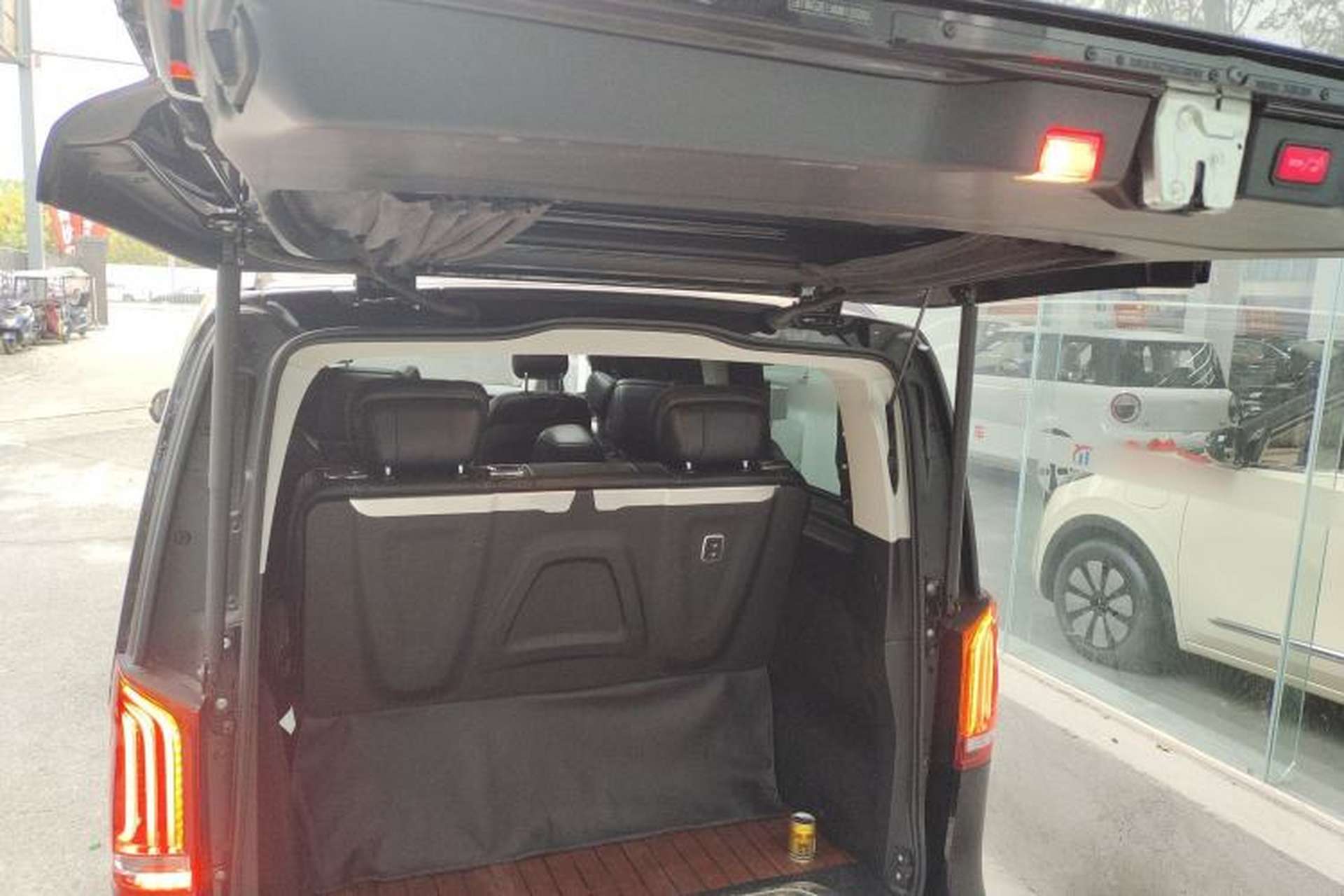 Used Mercedes-Benz V-Class 2020 V 260 Avantgarde Edition Trunk