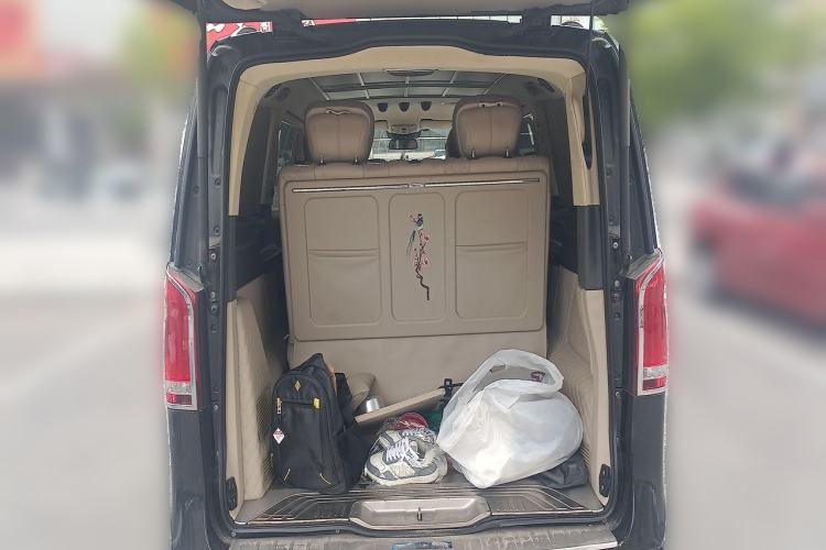 Used Mercedes-Benz V-Class 2020 V 260 Avantgarde Edition Trunk