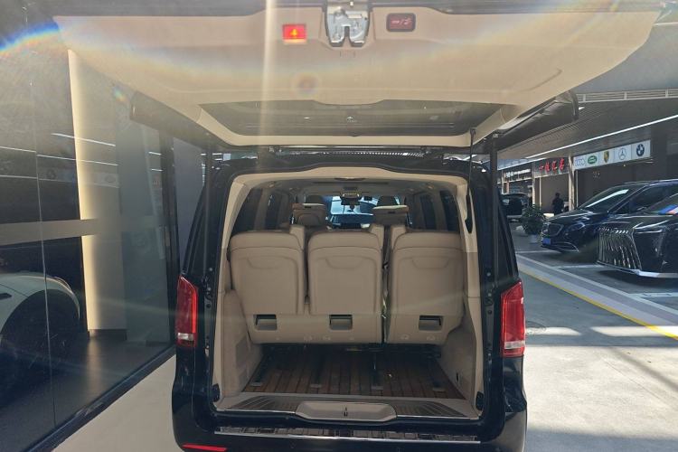 Used Mercedes-Benz V-Class 2020 V 260 L Long-wheelbase Luxury Edition Trunk