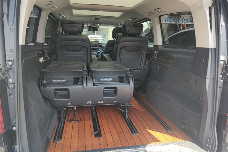 Used Mercedes-Benz V-Class 2020 V 260 Avantgarde Edition Trunk