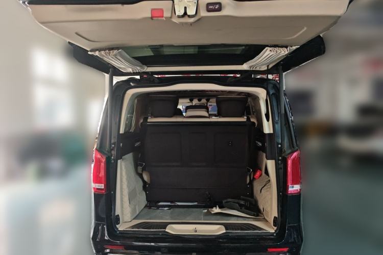 Used Mercedes-Benz V-Class 2020 V 260 Avantgarde Edition Trunk