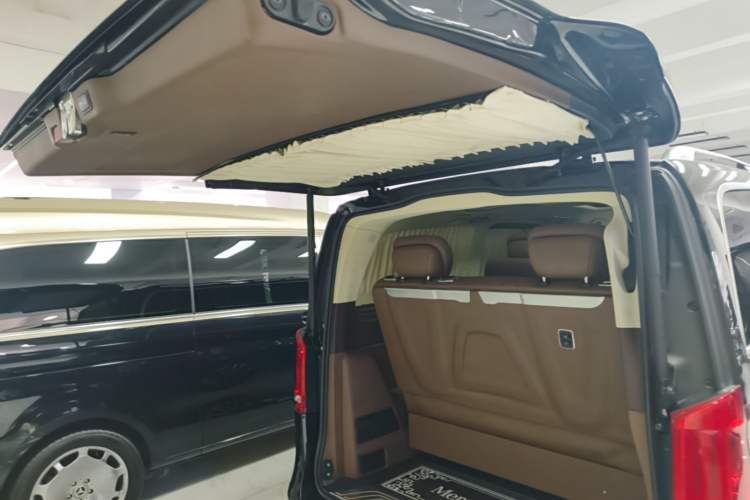 Used Mercedes-Benz V-Class 2020 V 260 Avantgarde Edition Trunk
