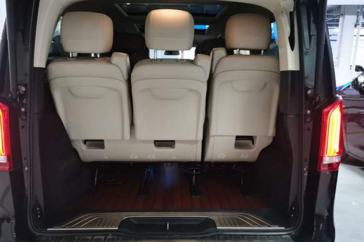 Used Mercedes-Benz V-Class 2020 V 260 Avantgarde Edition Trunk