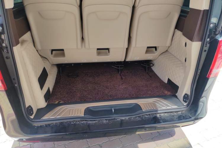 Used Mercedes-Benz V-Class 2020 V 260 Avantgarde Edition Trunk