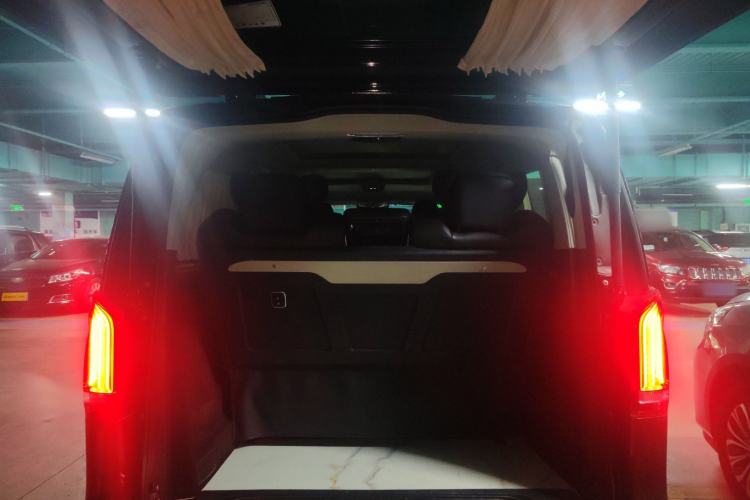 Used Mercedes-Benz V-Class 2020 V 260 Avantgarde Edition Trunk