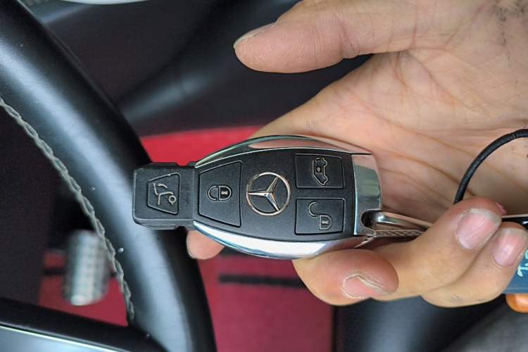 Used Mercedes-Benz V-Class 2020 V 260 Avantgarde Edition Vehicle Key