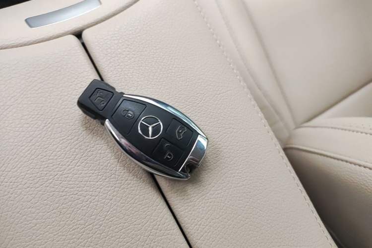 Used Mercedes-Benz V-Class 2020 V 260 Prestige Edition Vehicle Key