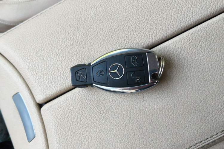 Used Mercedes-Benz V-Class 2020 V 260 Avantgarde Edition Vehicle Key