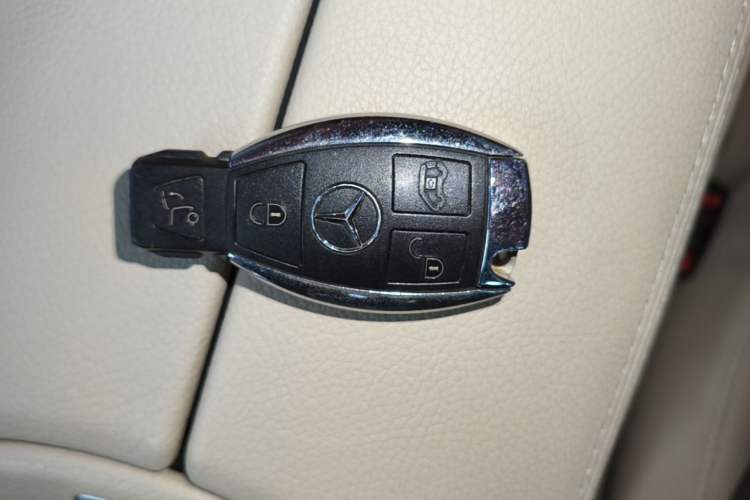 Used Mercedes-Benz V-Class 2020 V 260 Avantgarde Edition Vehicle Key