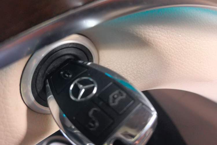 Used Mercedes-Benz V-Class 2020 V 260 Prestige Edition Vehicle Key