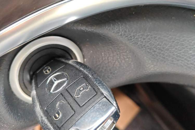 Used Mercedes-Benz V-Class 2020 V 260 Avantgarde Edition Vehicle Key