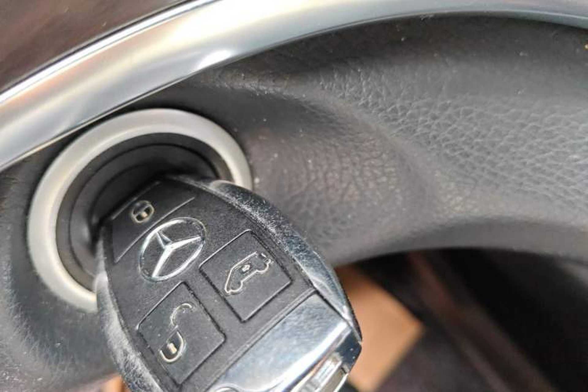 Used Mercedes-Benz V-Class 2020 V 260 Avantgarde Edition Vehicle Key