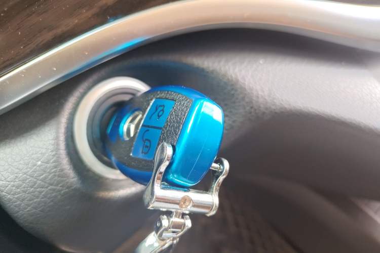 Used Mercedes-Benz V-Class 2020 V 260 Avantgarde Edition Vehicle Key