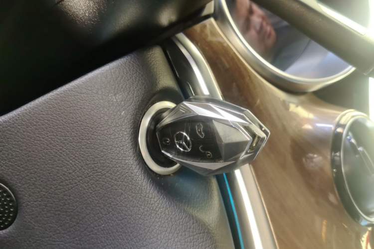 Used Mercedes-Benz V-Class 2020 V 260 Prestige Edition Vehicle Key