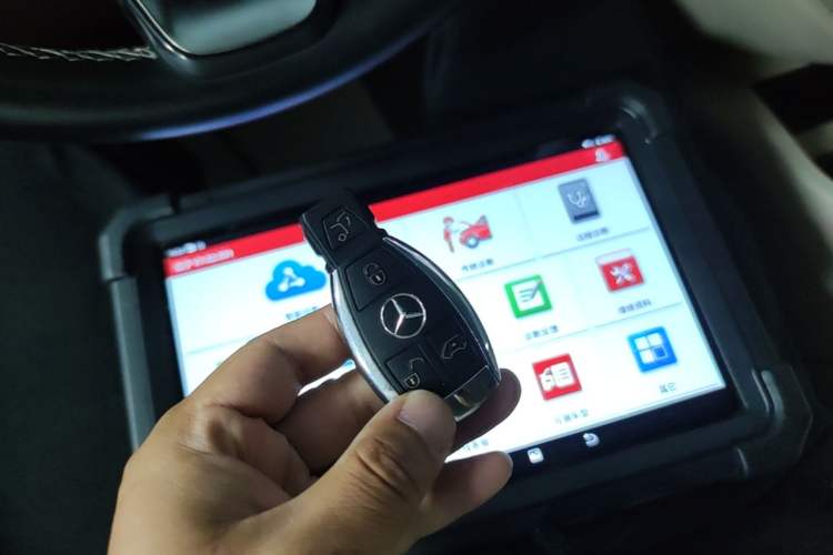 Used Mercedes-Benz V-Class 2020 V 260 Avantgarde Edition Vehicle Key