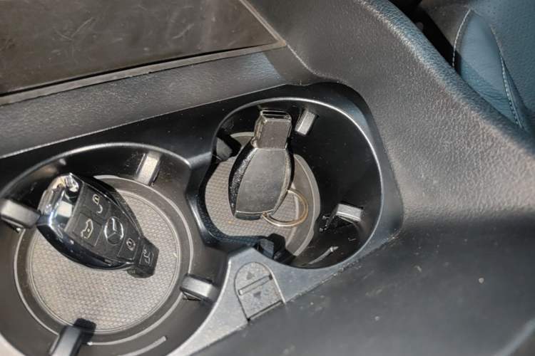 Used Mercedes-Benz V-Class 2020 V 260 Avantgarde Edition Vehicle Key