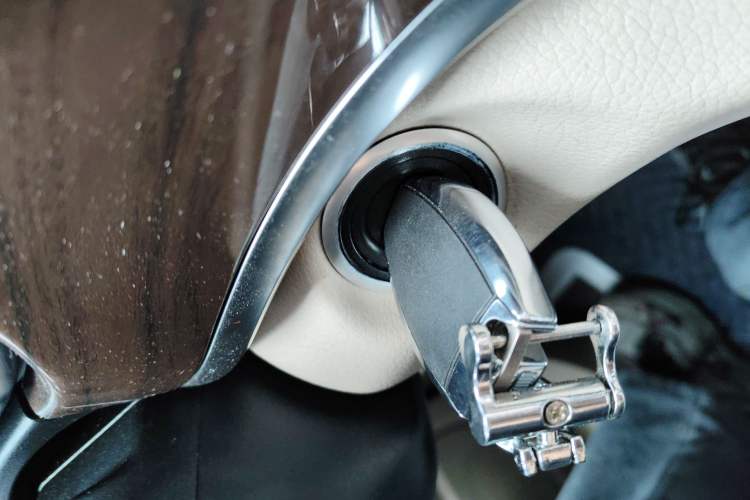 Used Mercedes-Benz V-Class 2020 V 260 Avantgarde Edition Vehicle Key
