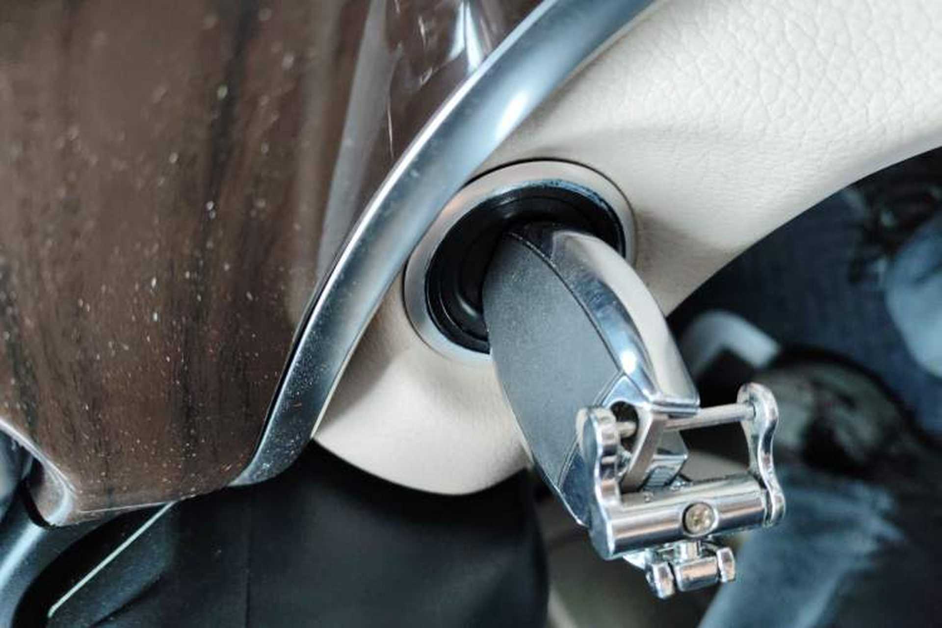 Used Mercedes-Benz V-Class 2020 V 260 Avantgarde Edition Vehicle Key