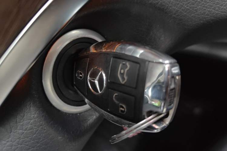 Used Mercedes-Benz V-Class 2020 V 260 Prestige Edition Vehicle Key