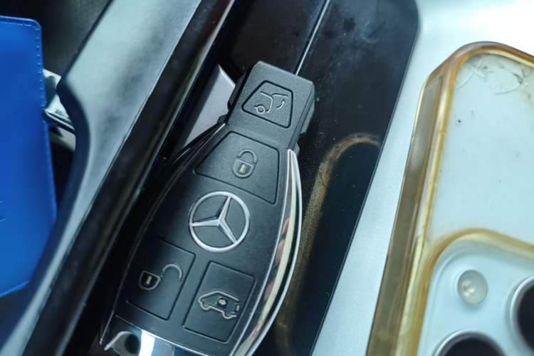 Used Mercedes-Benz V-Class 2020 V 260 Avantgarde Edition Vehicle Key