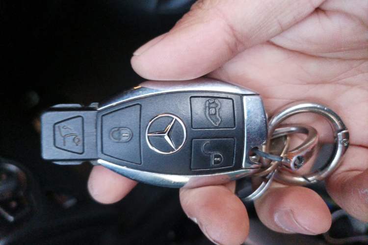 Used Mercedes-Benz V-Class 2020 V 260 Prestige Edition Vehicle Key