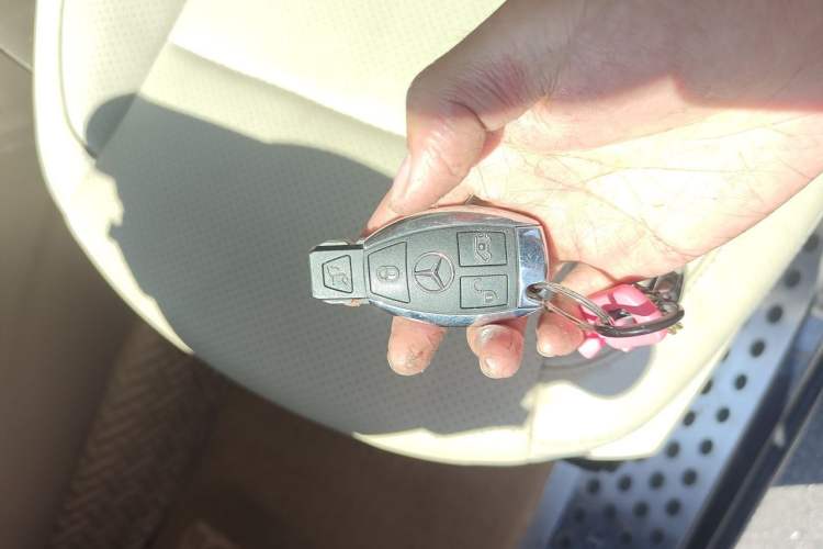 Used Mercedes-Benz V-Class 2020 V 260 Prestige Edition Vehicle Key