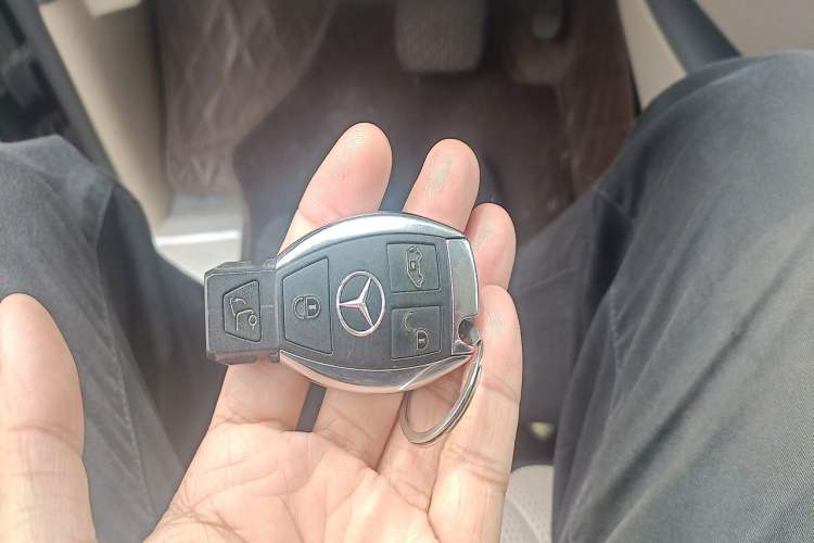 Used Mercedes-Benz V-Class 2020 V 260 Avantgarde Edition Vehicle Key