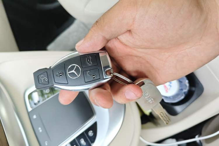 Used Mercedes-Benz V-Class 2020 V 260 Prestige Edition Vehicle Key