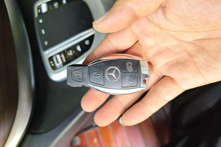 Used Mercedes-Benz V-Class 2020 V 260 Avantgarde Edition Vehicle Key
